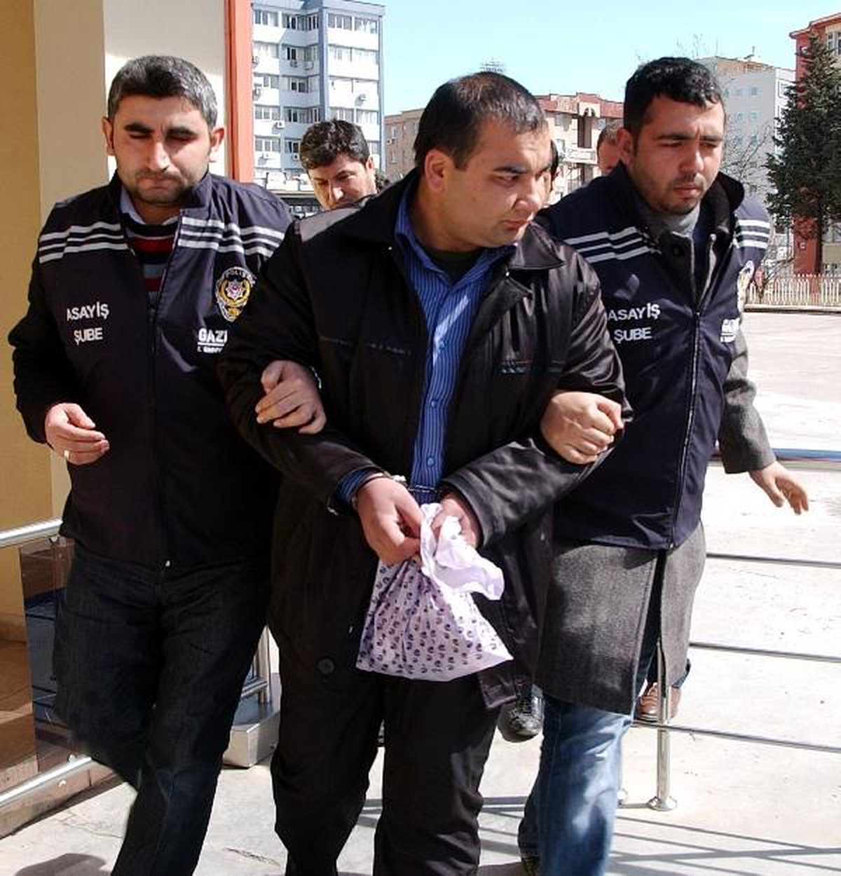 Öldürdüğü Gencin Şapkasını Takınca Yakalandı