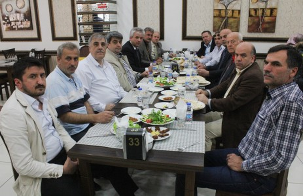 Onuruna Yemek Vererek Uğurladılar
