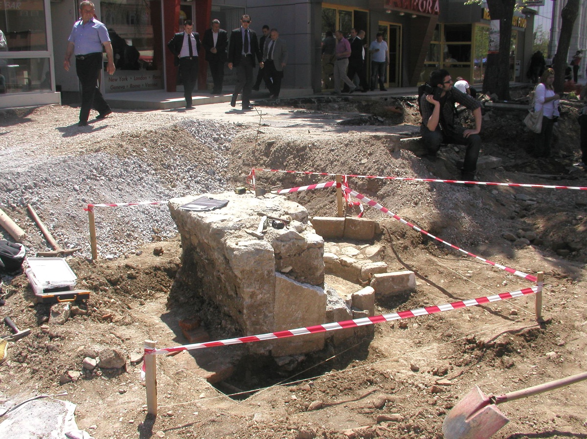Priştine\'nin Merkezinden Osmanlı Tarihi Fışkırdı