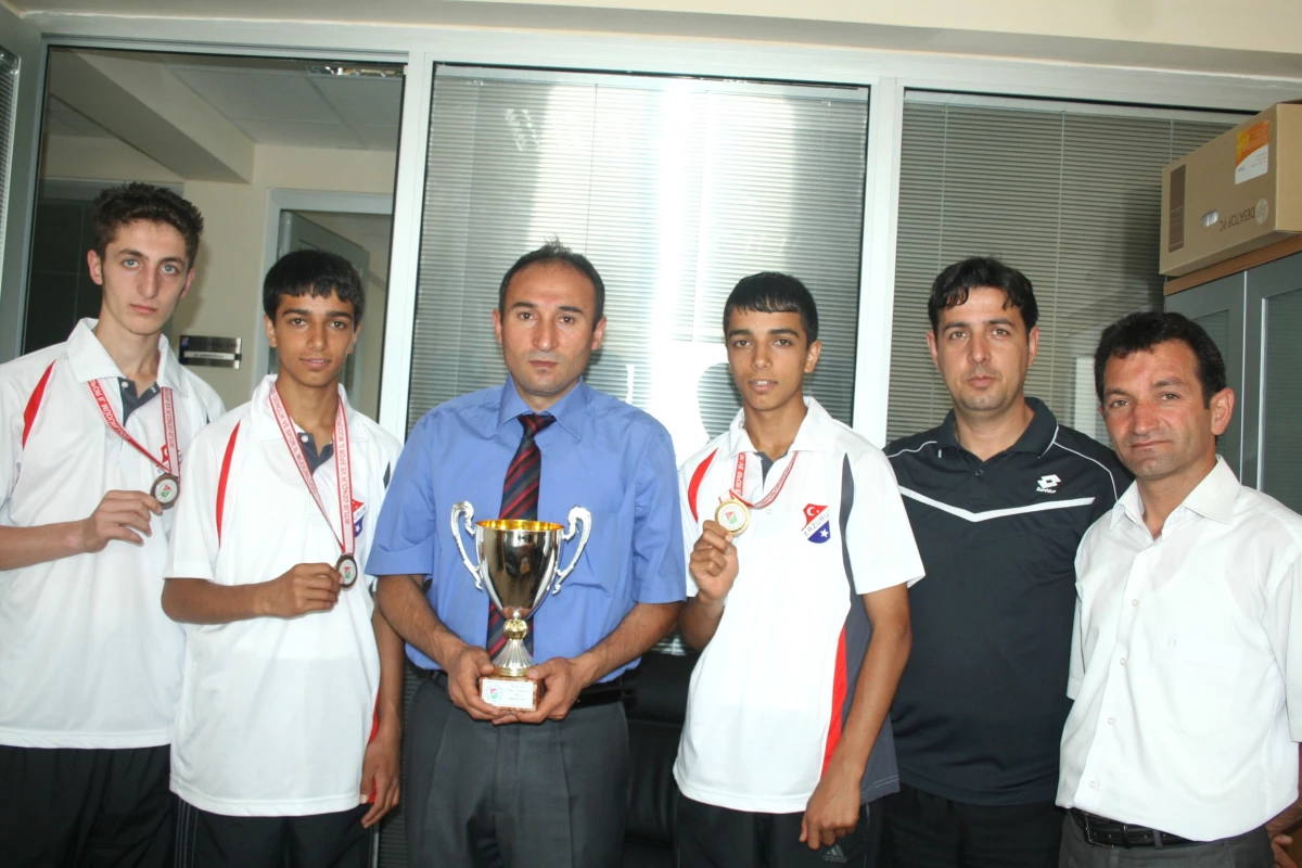 Sağlıksporlu Soner Kaya Taekwondo da Türkiye Şampiyonu Oldu