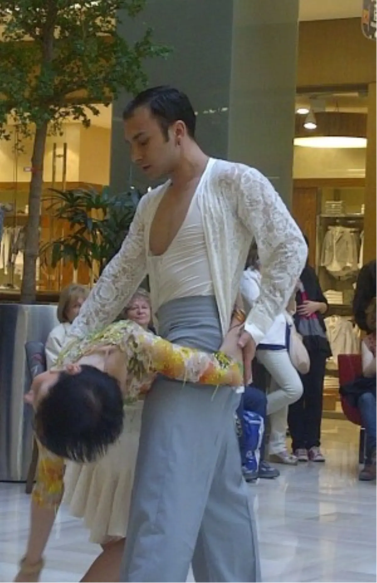 Sapphire Çarşı\'da Dünya Dans Günü Kutlandı
 
