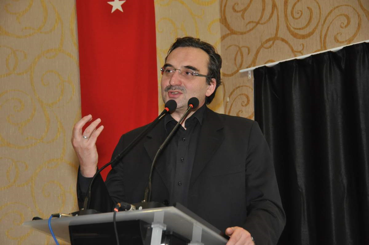 Senai Demirci\'den, "Kutlu Doğmak" Konferansı