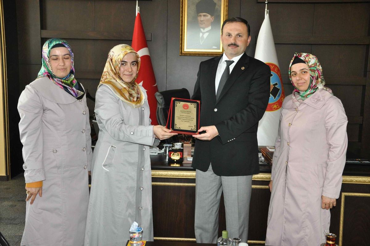 Seysder\'den Başkan Ergene\'ye Plaket