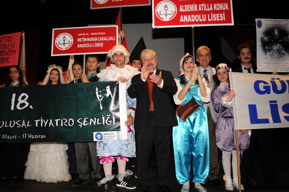 Tiyatro Dolu Günler Başlıyor