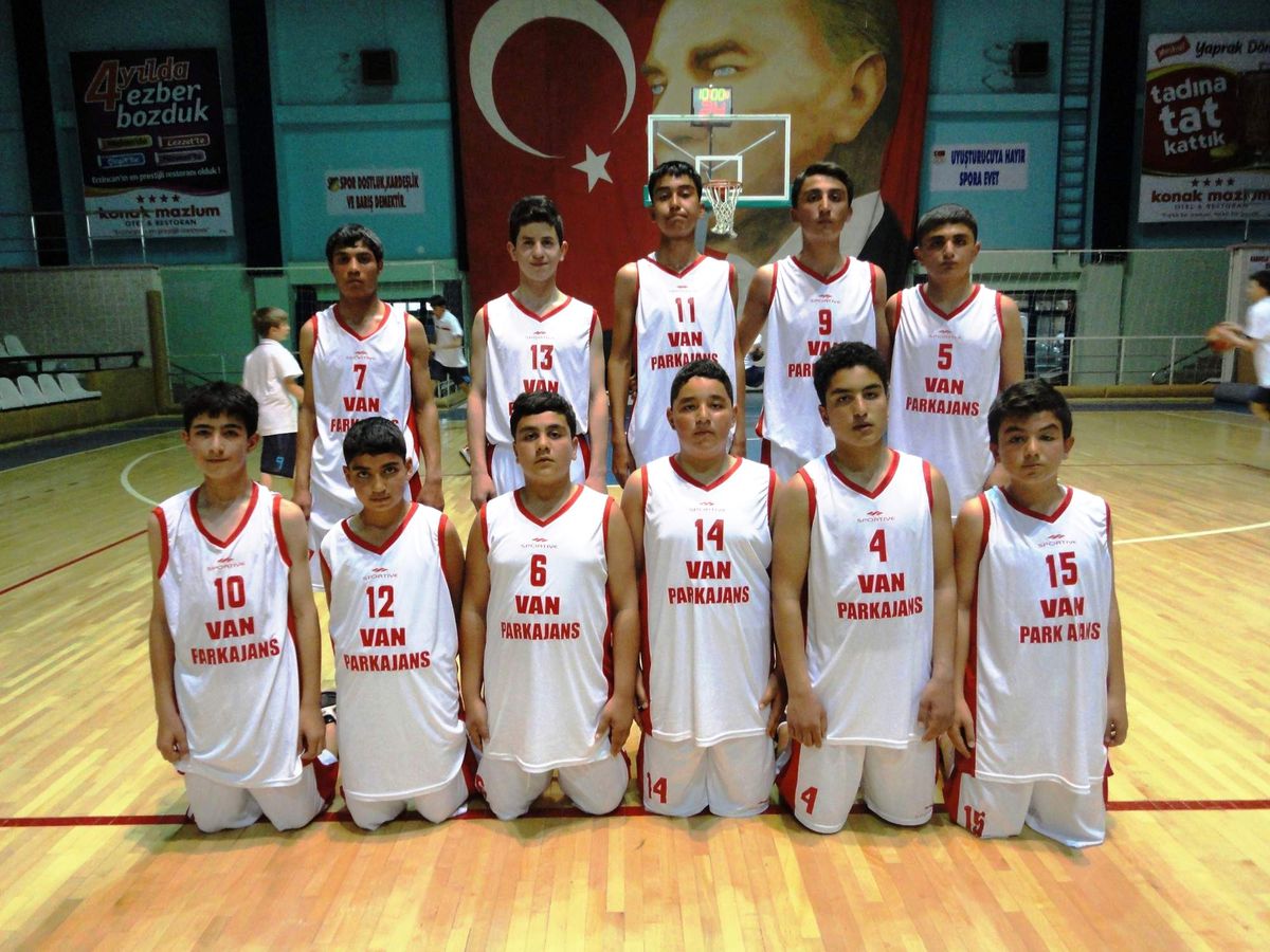 Van Özel Serhat Nevbahar İlköğretim Okulu Basketbol Müsabakalarında Grup Birincisi Oldu