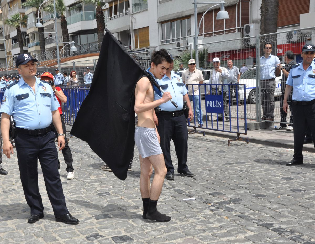 1 Mayıs\'a Çıplak Protesto