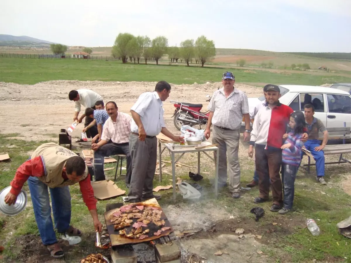 1 Mayıs İşçi Bayramı'nda Mangallı Kutlama