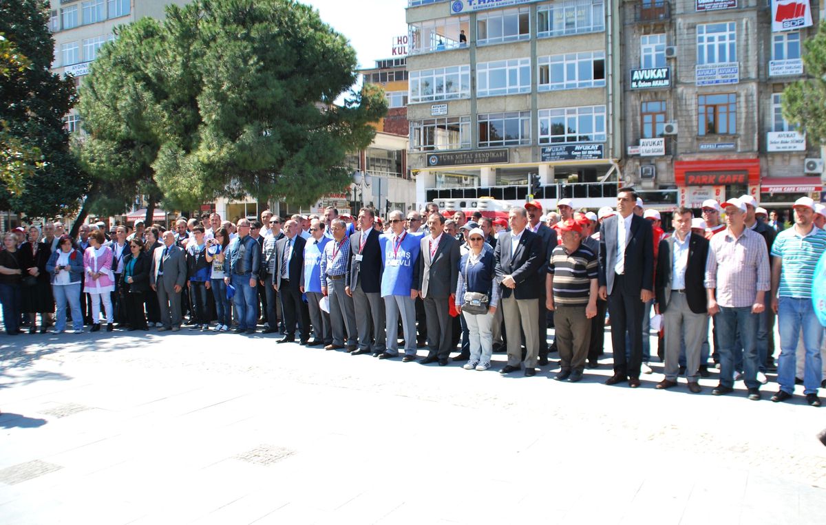 1 Mayıs Kutlamaları Anıta Çelenk Konulması ile Başladı