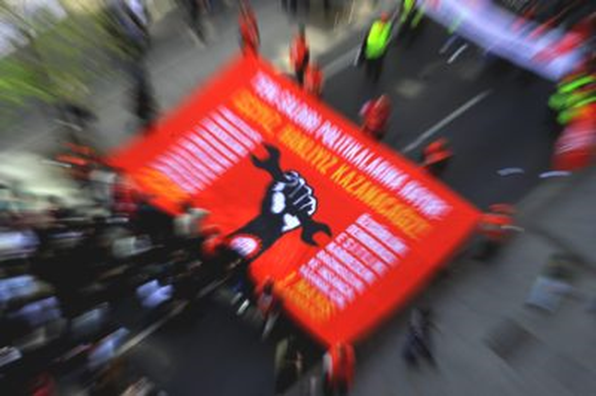 1 Mayıs\'ta Polis Telsizinden Sağduyulu Konuşmalar