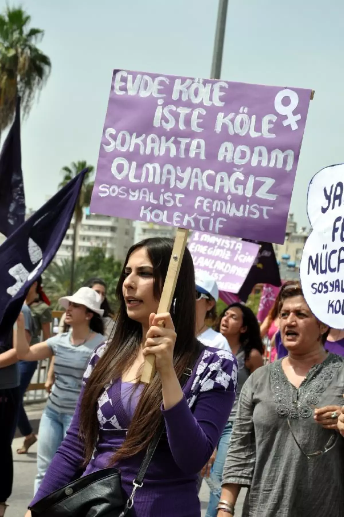 Adana'daki 1 Mayıs Kutlamasında Öğretmenler Siyah Kurdele Taktı