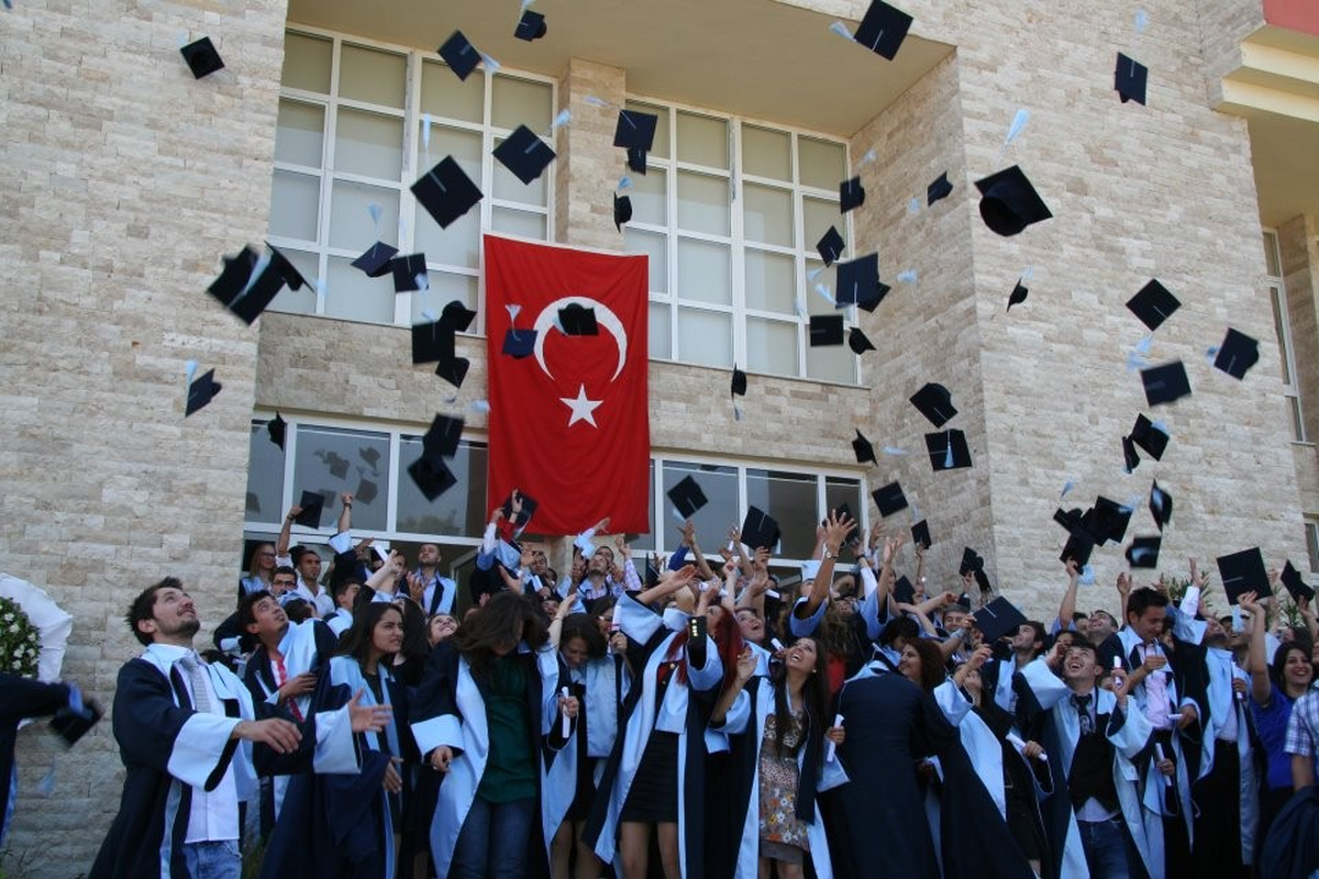 Adnan Menderes Üniversitesi (Adü) Didim Meslek Yüksekokulu 5.dönem Mezunlarını Verdi.