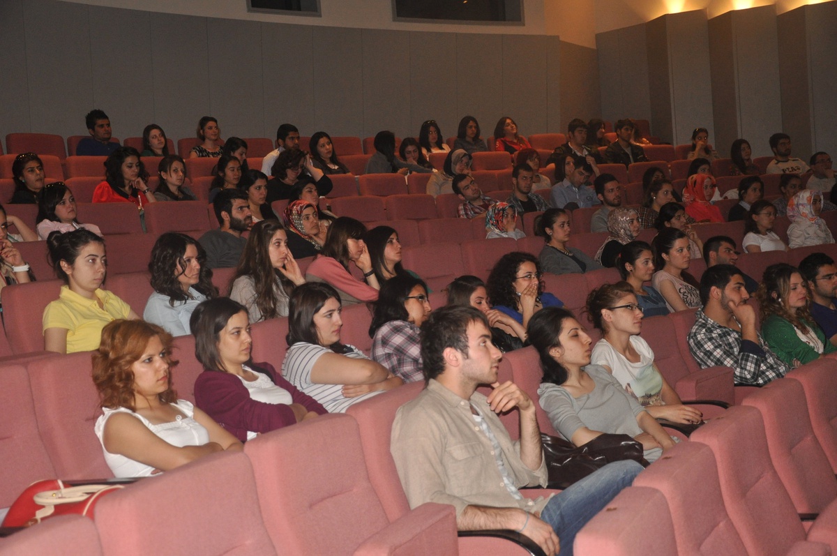 Aibü\'de Kariyer Seminerleri Sürüyor