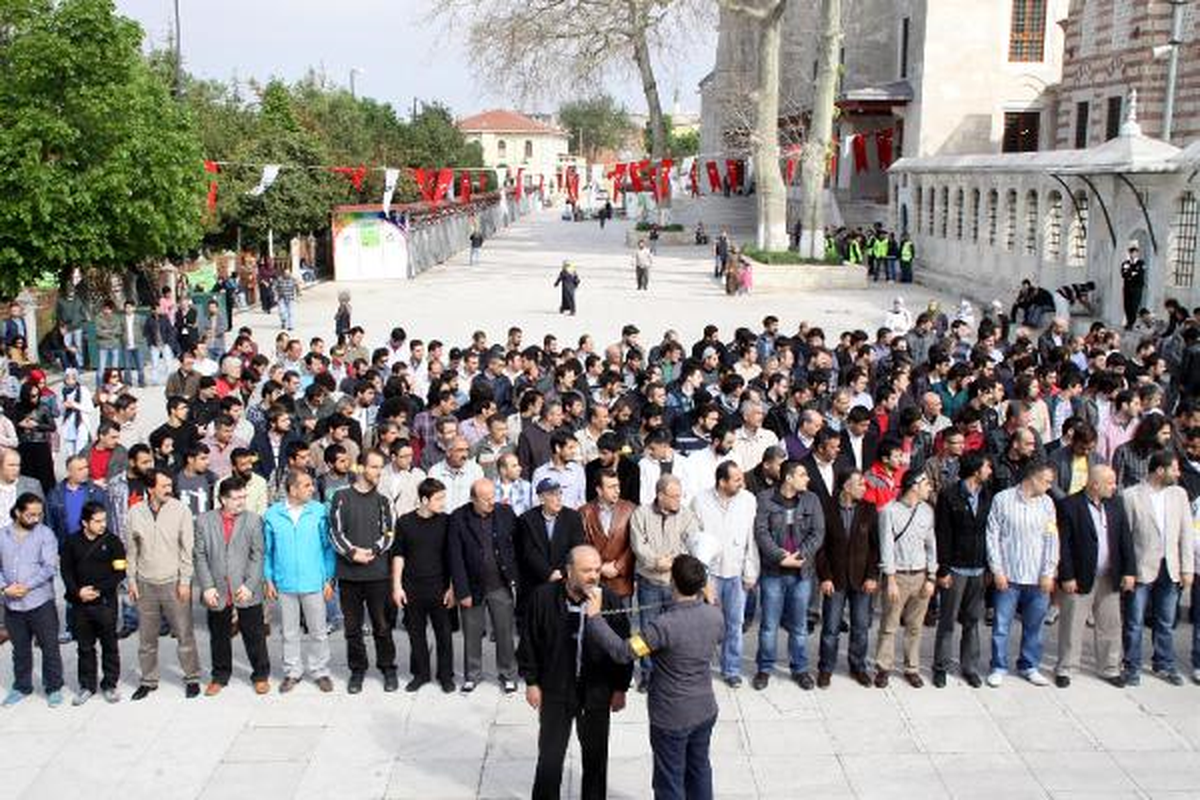 \'Antikapitalist Müslüman Gencler" Taksim\'e Yürüyor