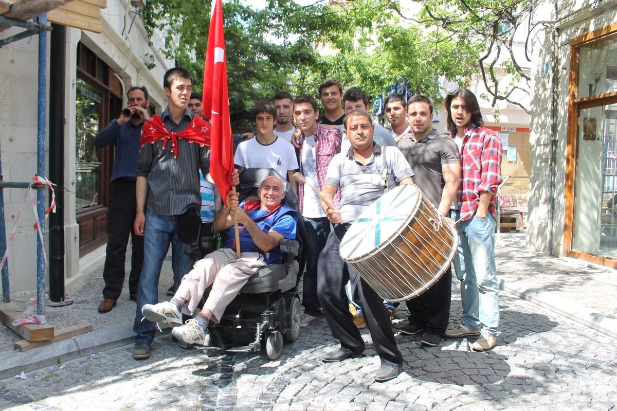 Asker Uğurlama Töreninde, Engellinin Buruk Sevinci