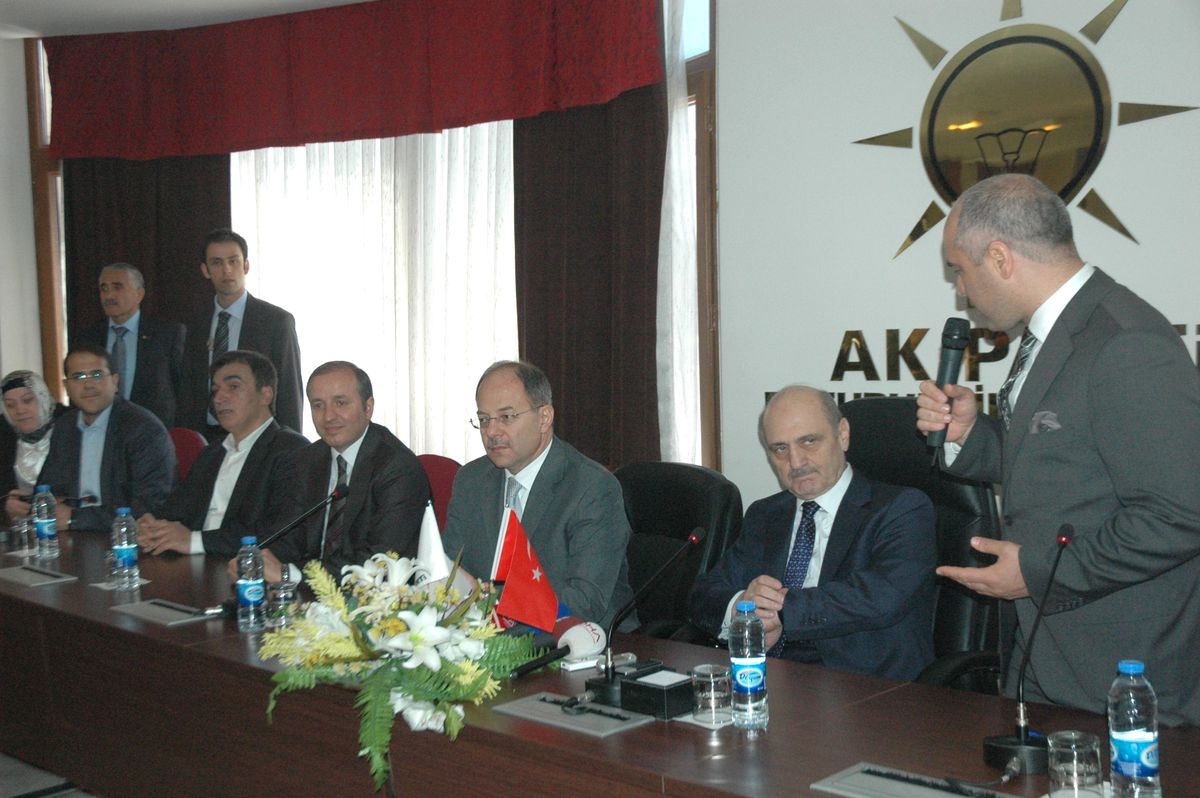 Bakanlar Bayraktar ve Akdağ Partililerle Buluştu