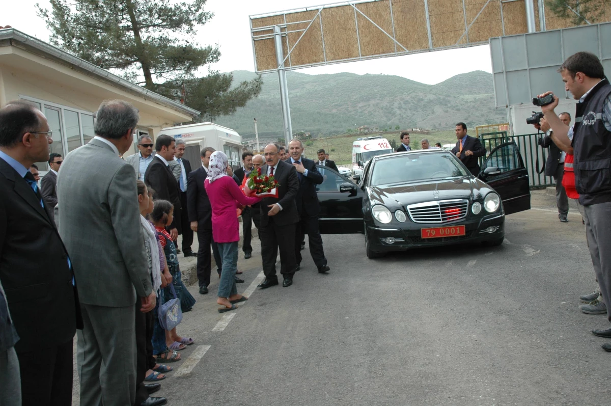 Başbakan Yardımcısı Atalay, Çadırkenti Ziyaret Etti