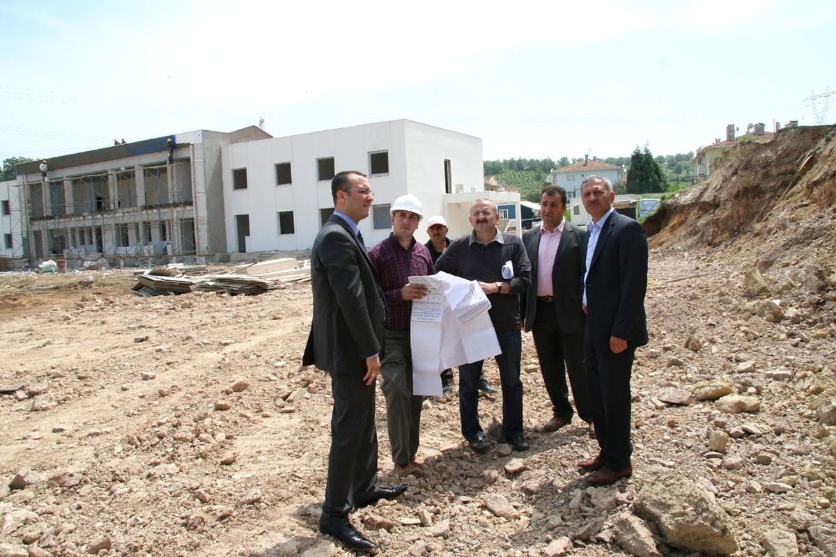Başkan Dişli, Karaman\'da Yapılan Spor Tesislerini Gezdi