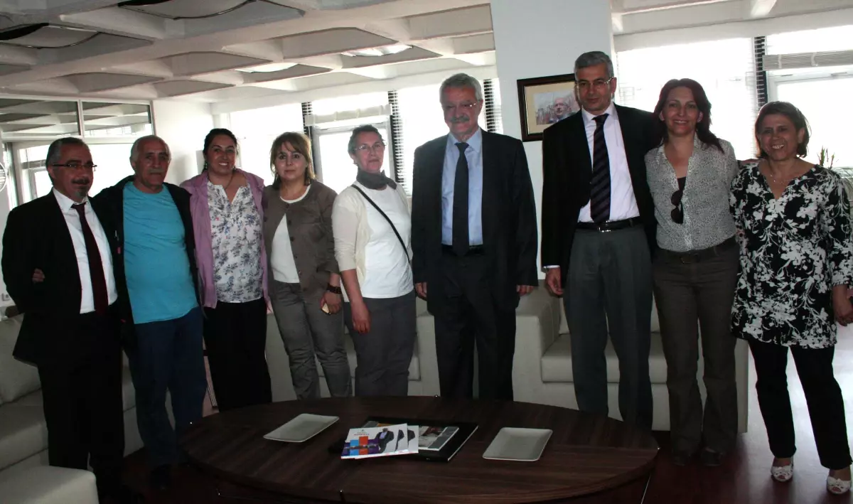 Başkan Tanık, Yeni Başkana Yeni Binayı Gezdirdi