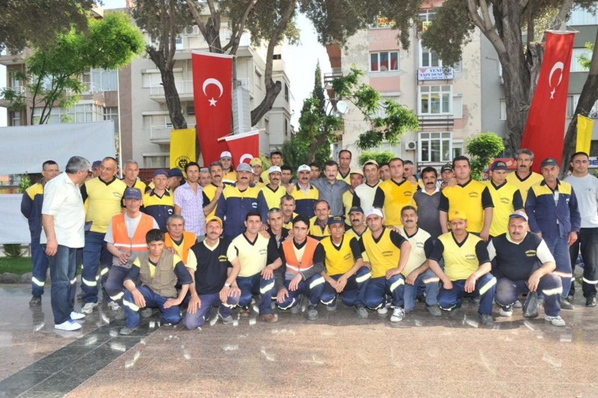 Başkan Tatı\'dan İşçisine Bayram İkramiyesi