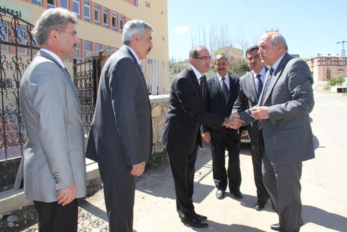 Bayburt Valisi İpek Okullarda İncelemelerde Bulundu