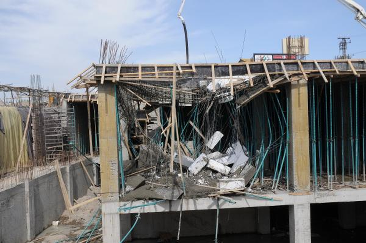 Beton Kalıplar Çöktü: 1 Yaralı