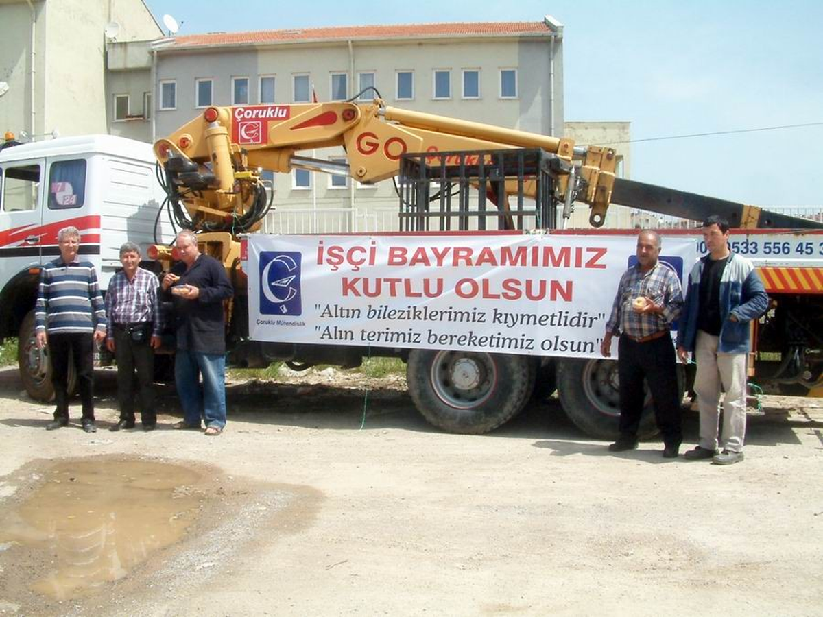 Burhaniye'de Lokmalı 1 Mayıs Kutlaması