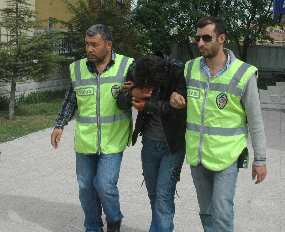 Camilerin Yardım Paralarını Çaldı