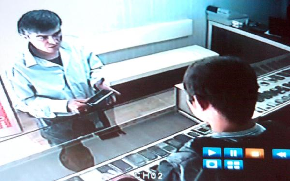 Cep Telefonu Hırsızı Güvenlik Kamerasında