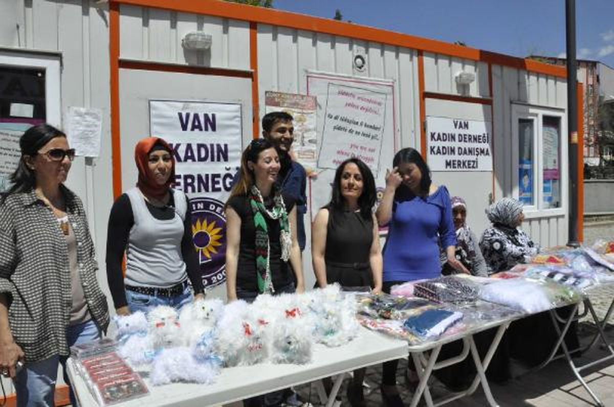 Depremzede Kadınlar, 1 Mayıs\'ta El Emeklerini Sergiledi