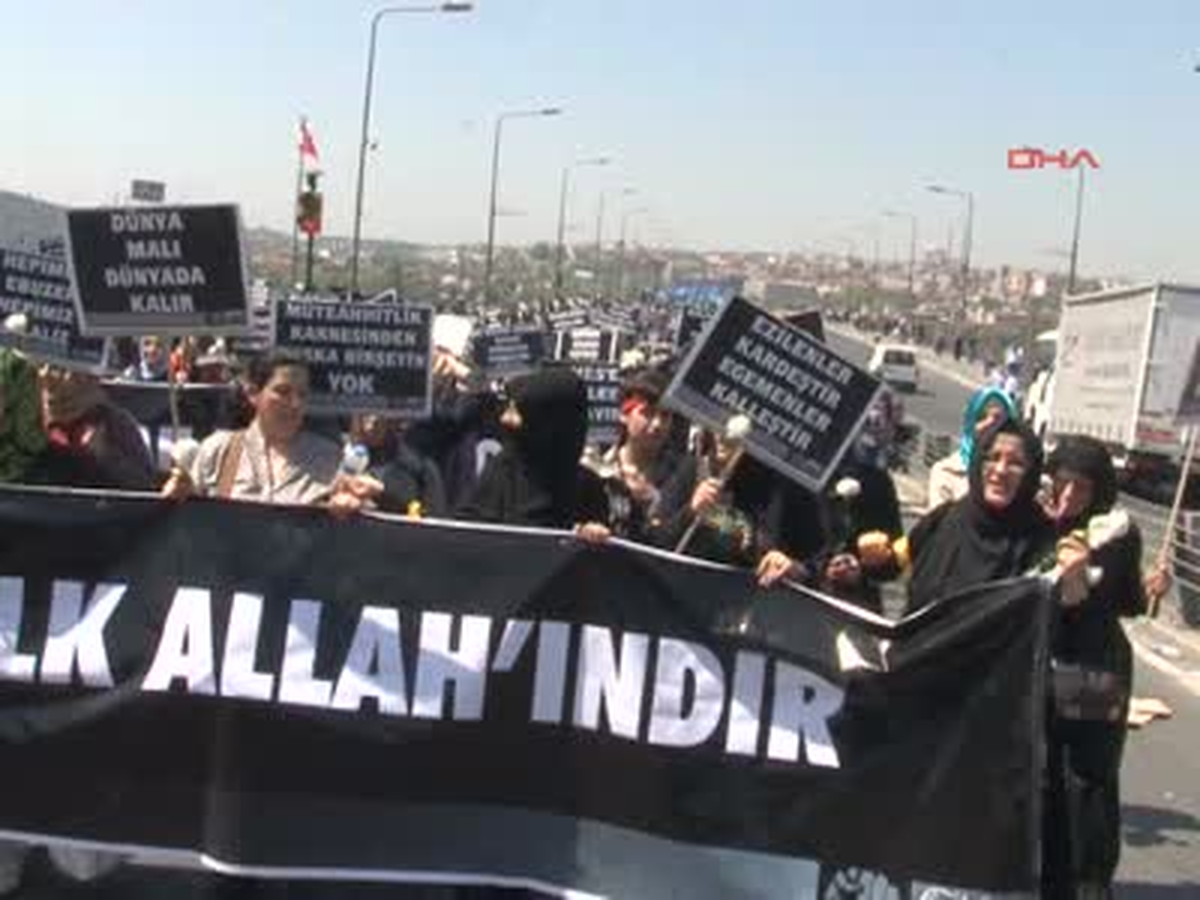 ) Devrimci İslamcılar\' Taksim\'e Yürüyor