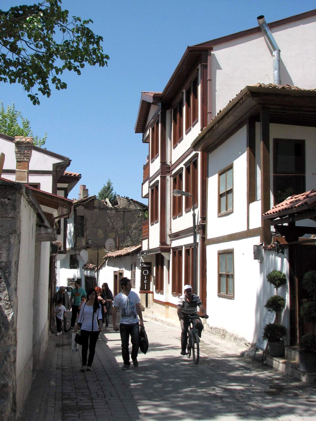 Enerjisini Yeraltı Suyundan Alan Otel