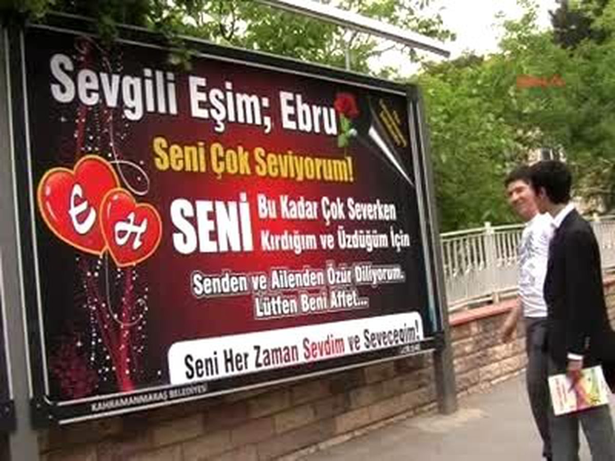 Eşinden İlanla Özür Diledi