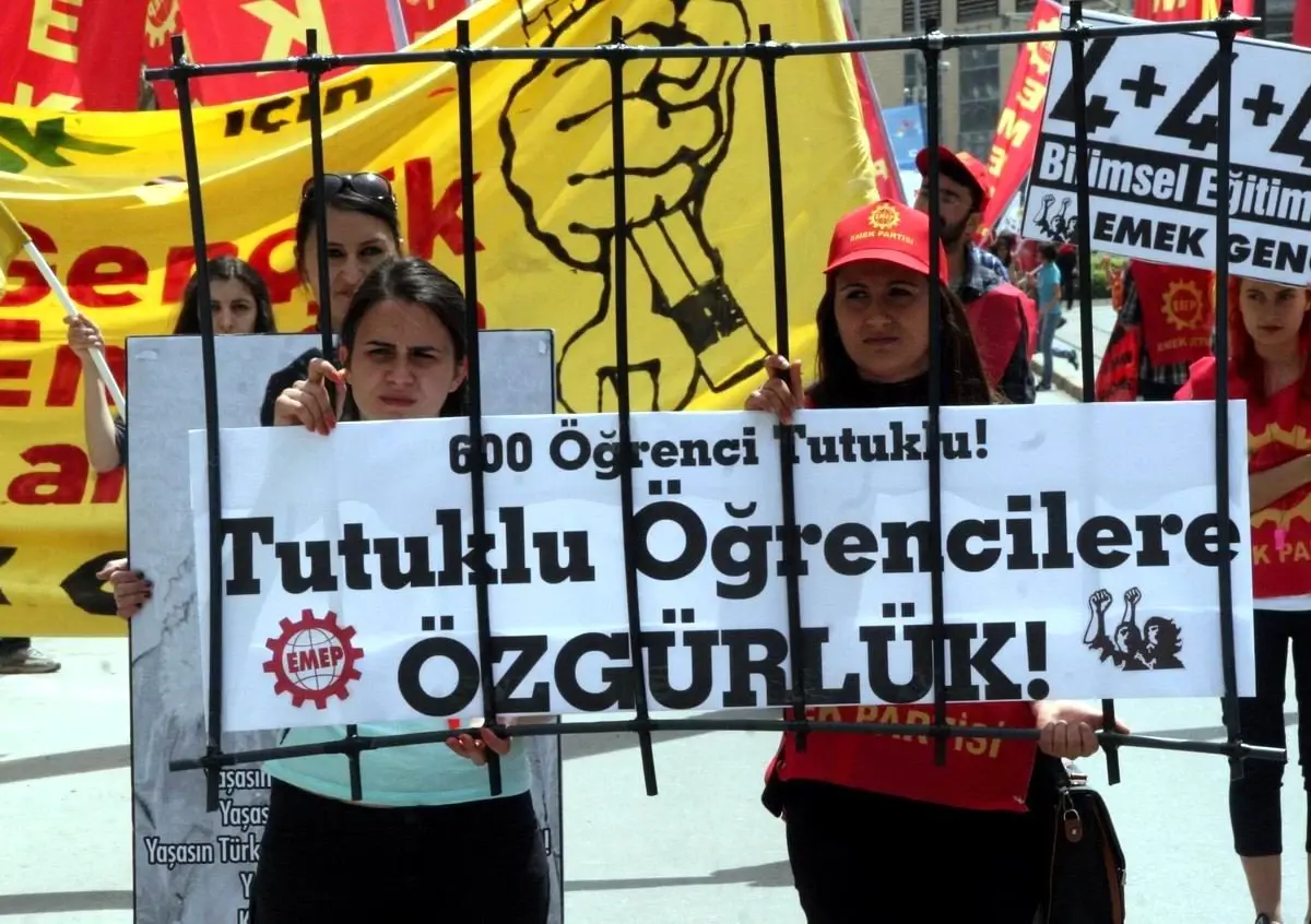 Eskişehir\'de Davullar Çaldı, İşçiler Oynadı