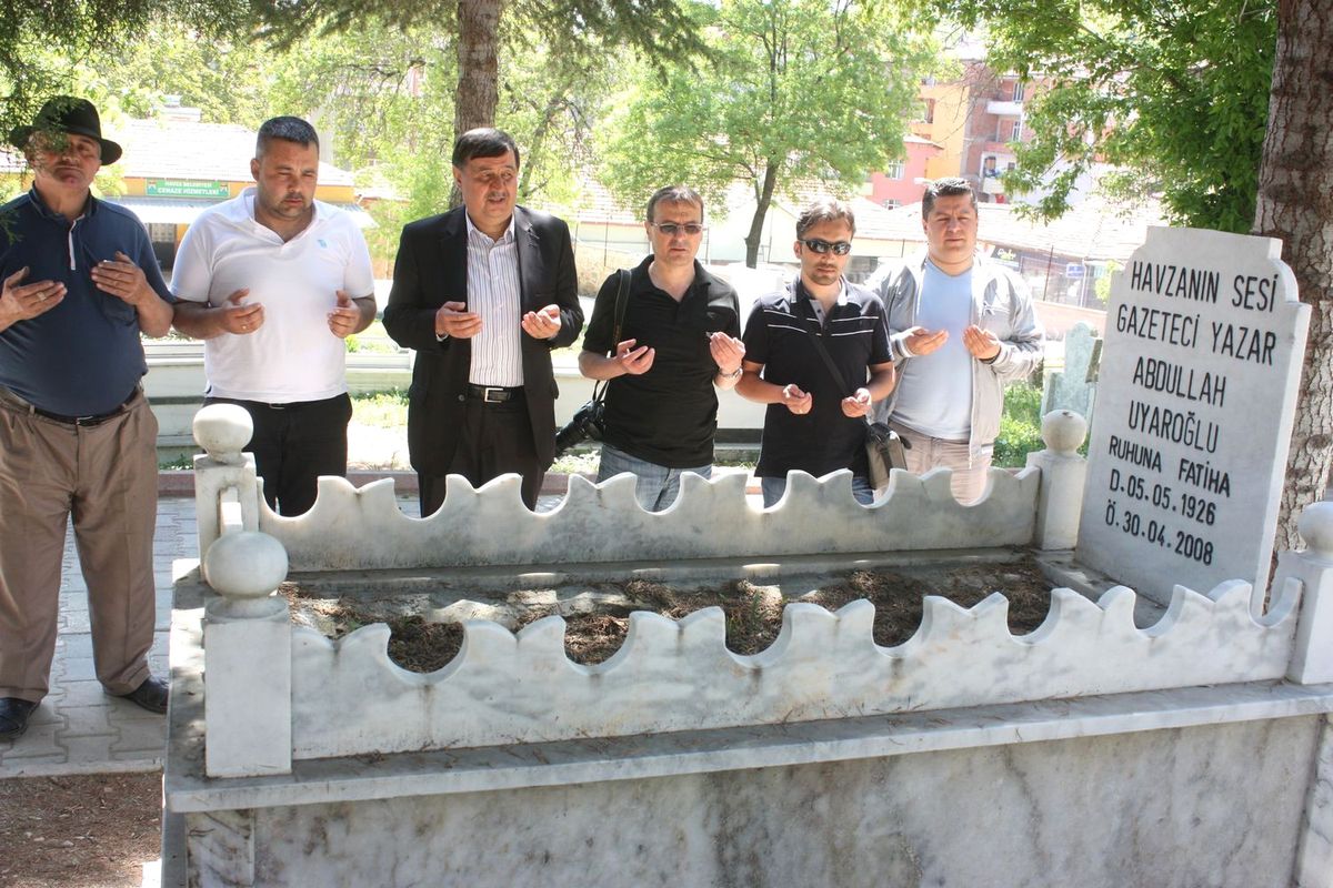 Gazeteci Uyaroğlu Anıldı