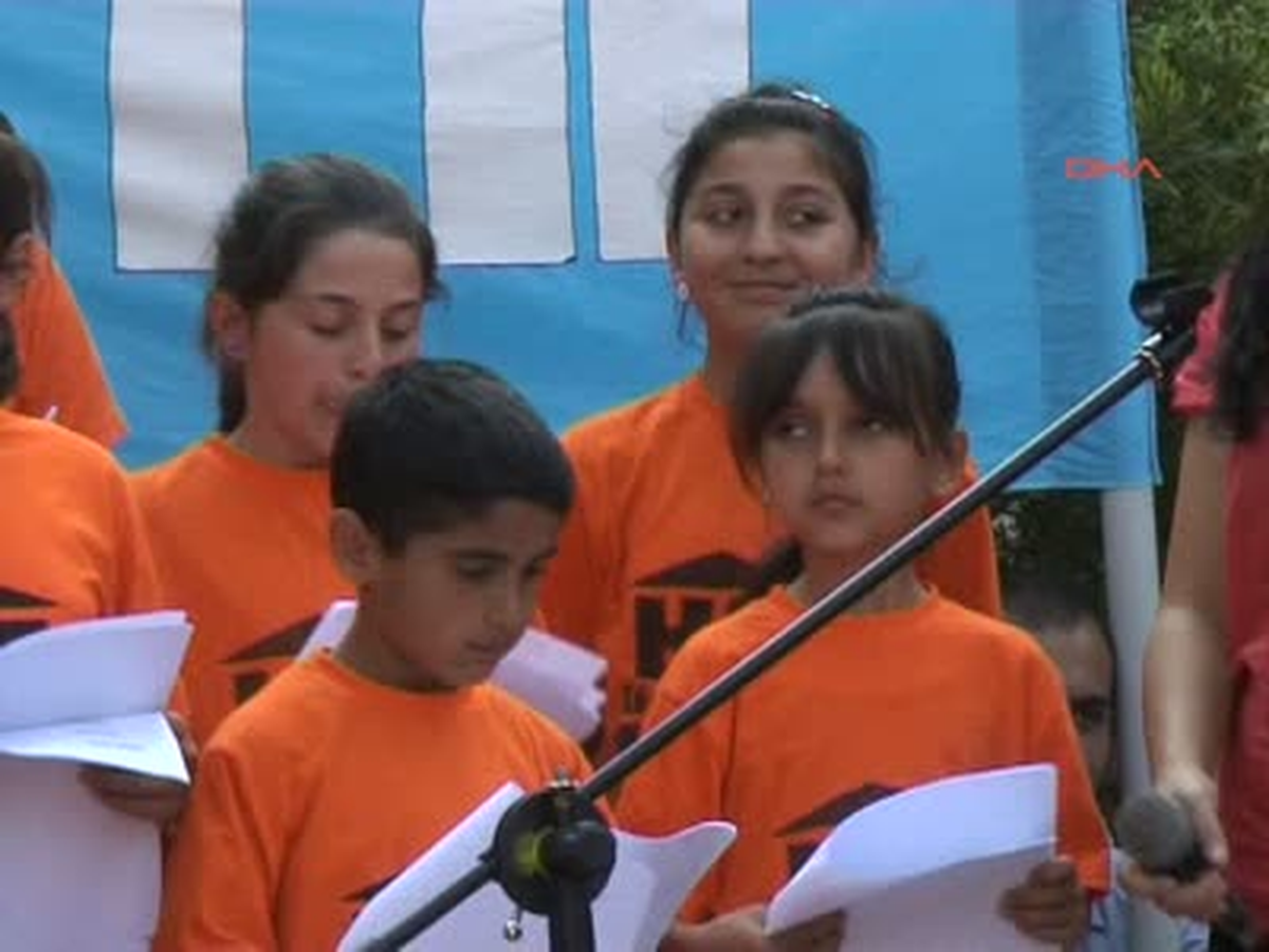 Halkevleri Çocuk Korosu\'ndan Devrim Şarkıları