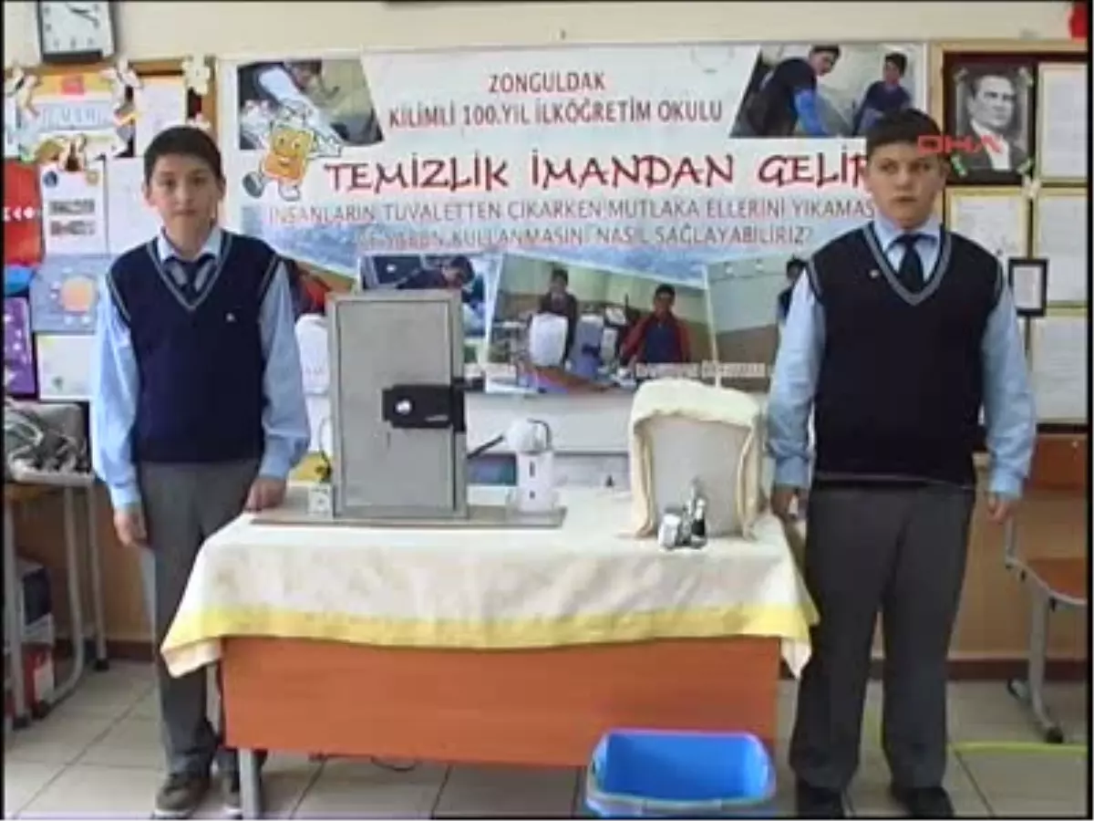 İlköğretim Öğrencileri, El Yıkamadan Açılmayan Tuvalet Kapısı İcat Etti