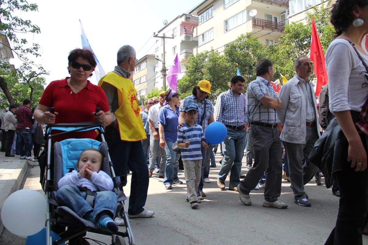 İşçiler, Halay Çekerek 1 Mayıs\'ı Kutladı