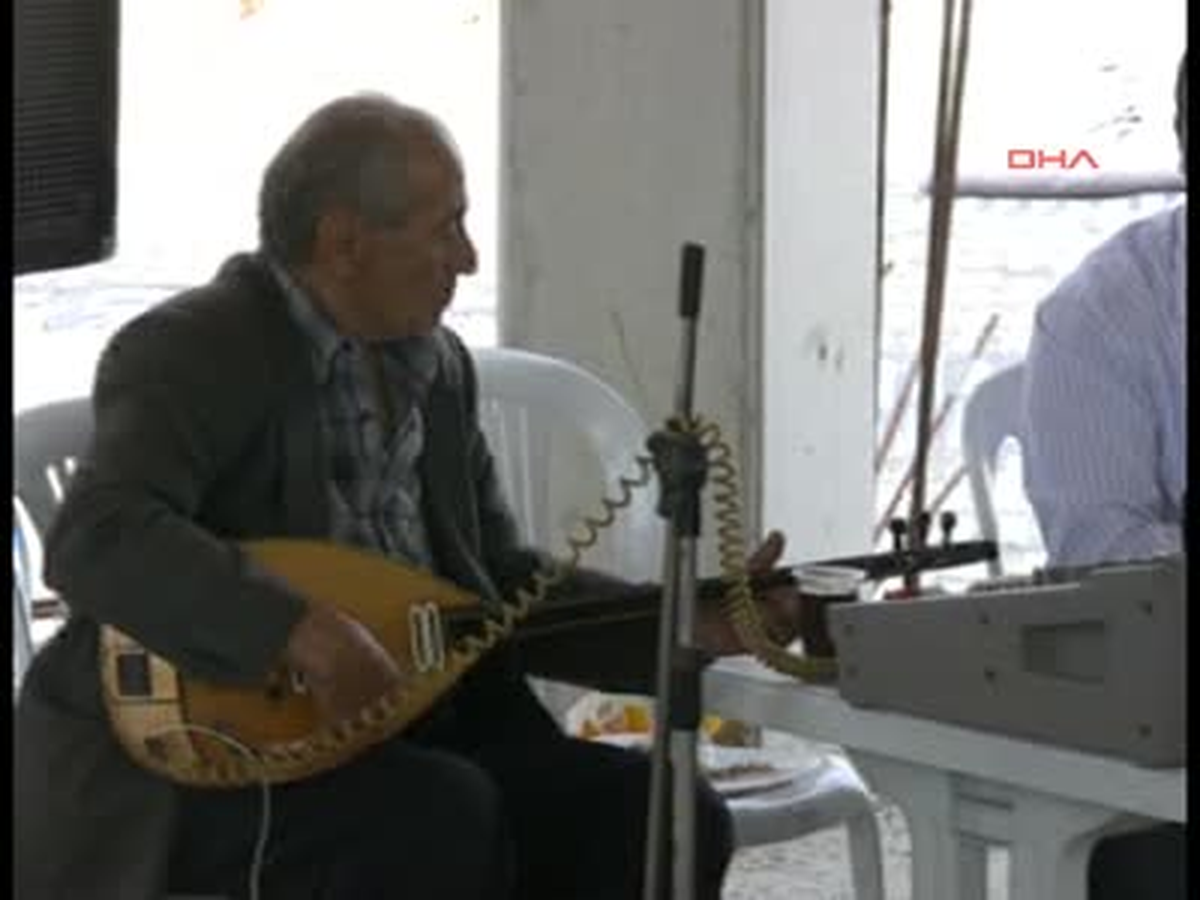 İşçiler Hastane İnşaatında 1 Mayıs\'ı Kutladı Kütahya\'nın Tavşanlı İlçesi\'ndeki Doç.Dr.Mustafa...
