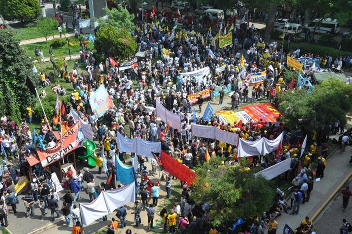 İzmit\'te 1 Mayıs Kutlamalarına 5 Bin Kişi Katıldı