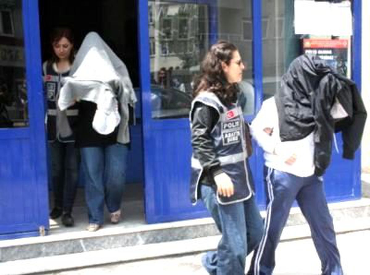 İzmit\'te Fuhuş Operasyonu: 3 Gözaltı