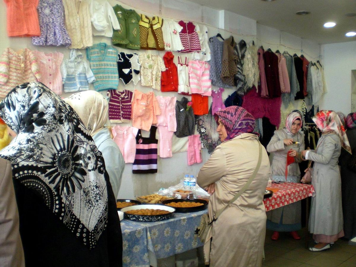 Kardelen Derneği, Öğrenciler İçin Kermes Düzenledi