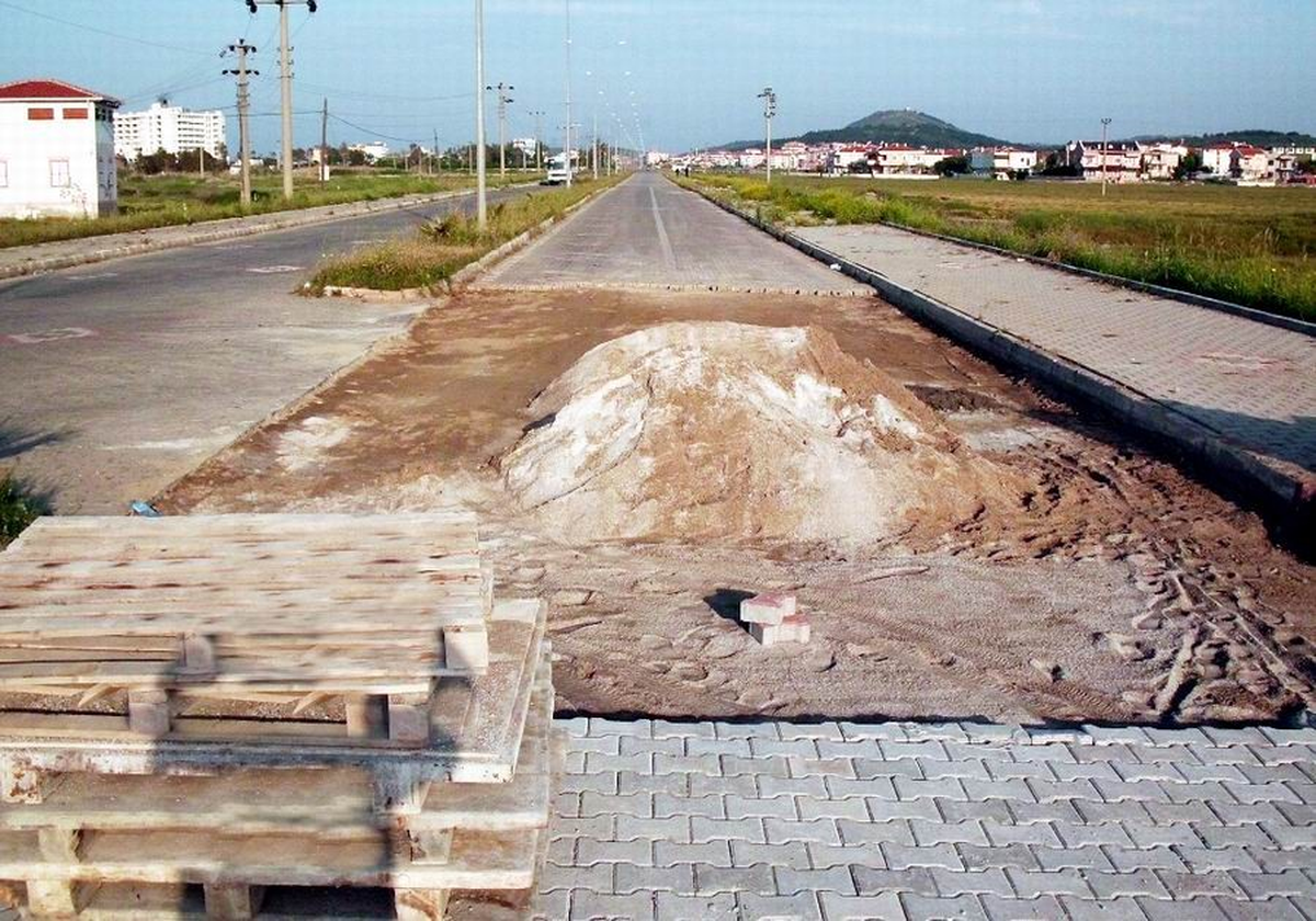 Kış Mevsiminin Bozduğu Yolları Küçükköy Belediyesi Onarıyor