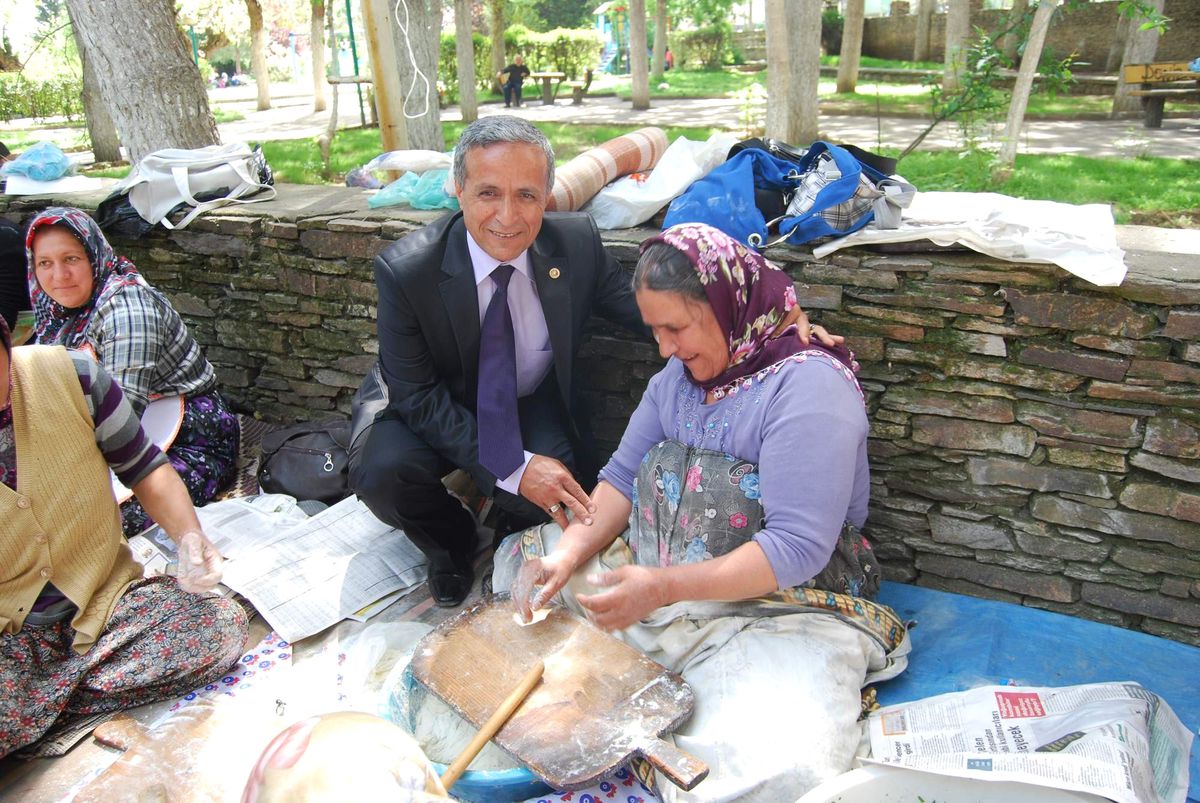 Kula\'da Okul Yararına Kermes Düzenlendi