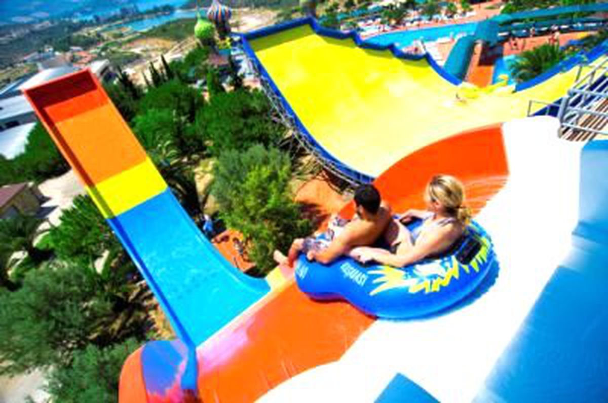 Kuşadası\'nda Sulu Eğlence Başladı