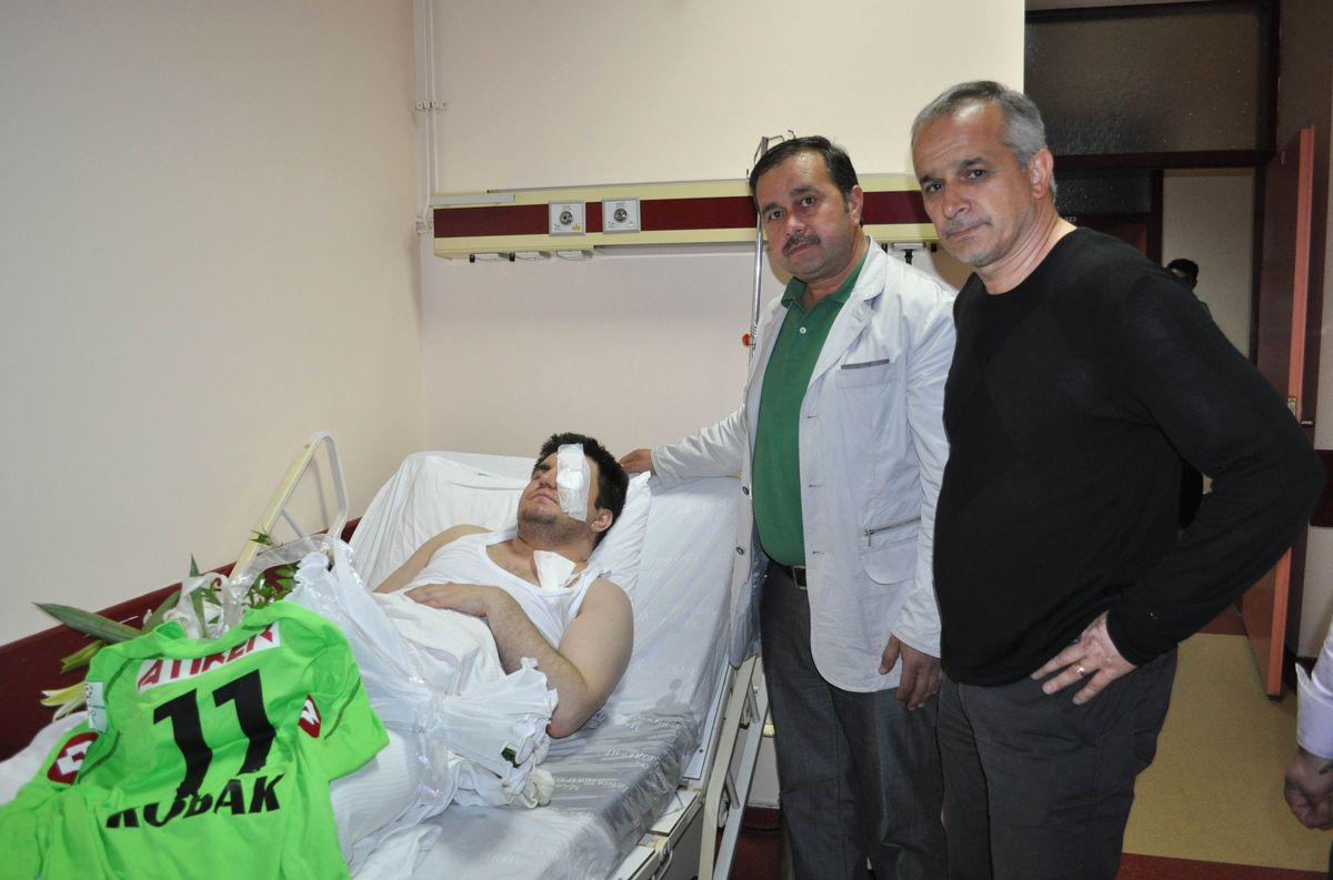 Maçta Gözünü Kaybeden Taraftara Ziyaret
