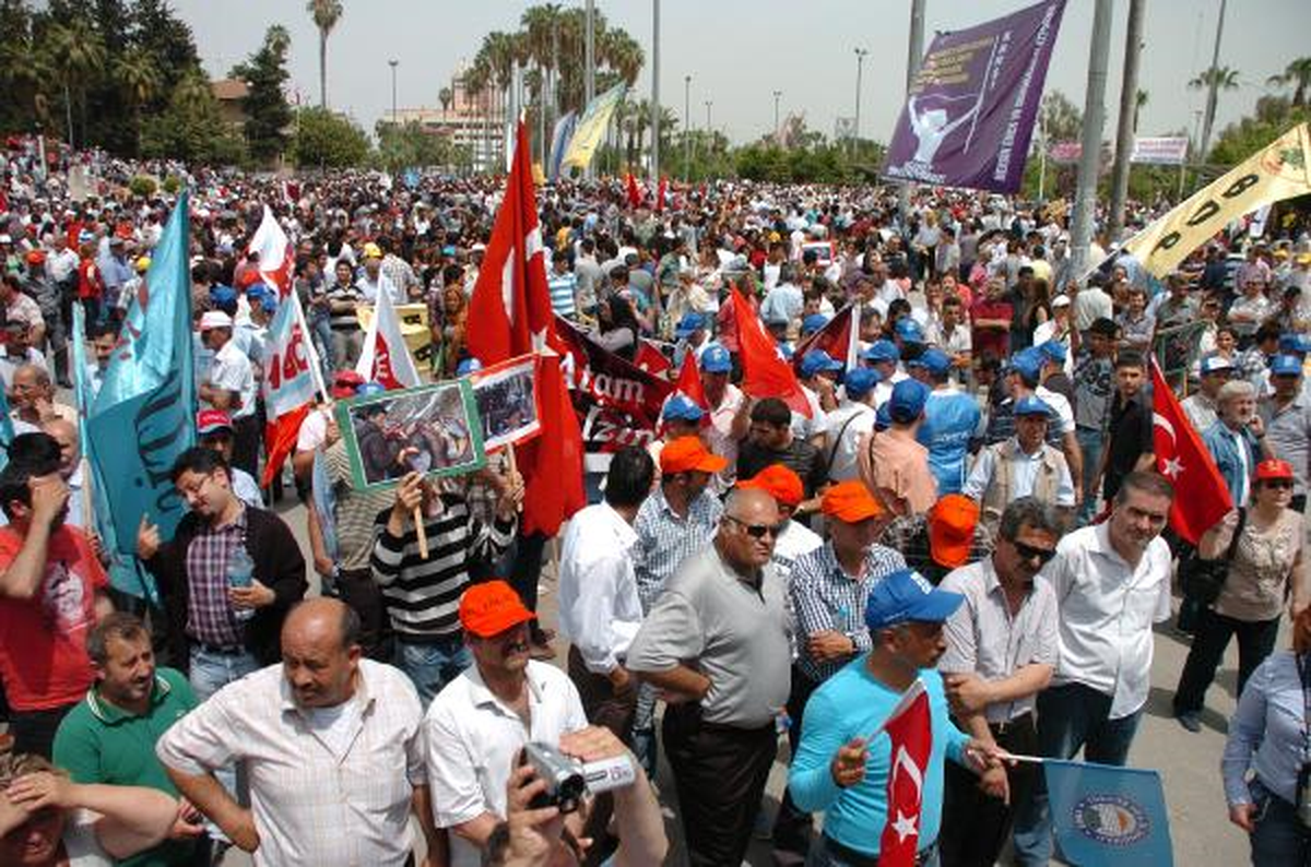 Mersin\'de 1 Mayıs\'ı 10 Bin Kişi Kutladı
