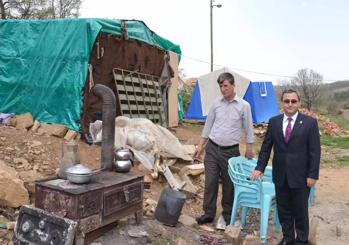 MHP\'li Vekil Işık, Depremzede Hemşerilerinin Gönlünü Aldı