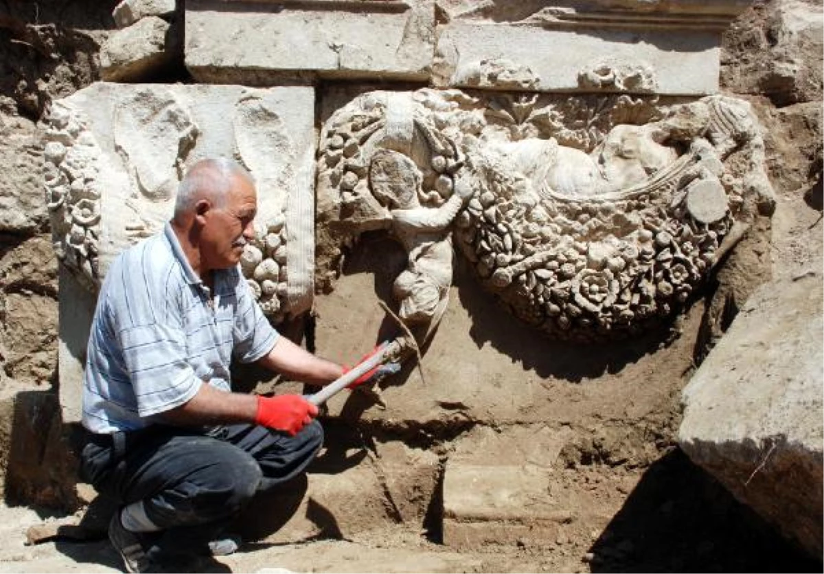 Myra Antik Kenti'nde Yaz Dönemi Kazı Çalışmaları Başladı