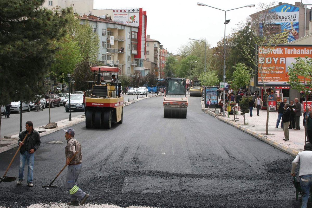 Niğde Belediyesi Asfaltlama Çalışmalarına Aralıksız Devam Ediyor