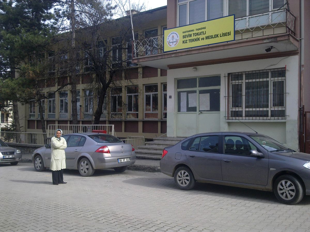 Öğrenciler Okula Sığmıyor İddiası